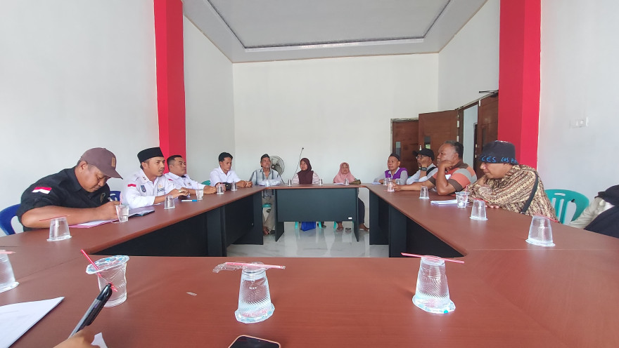 KEGIATAN RAPAT DAN PEMBAGIAN BANTUAN PROGRAM ALADIN DI DESA MENDIK