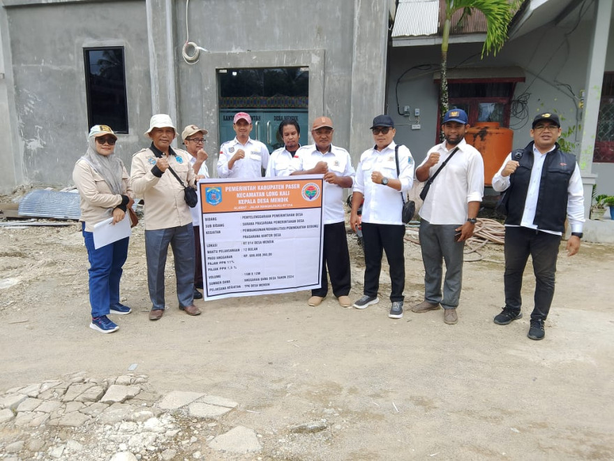 TIM KECAMATAN LONG KALI LAKUKAN MONEV DI DESA MENDIK