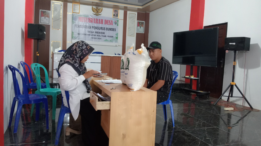 KEGIATAN PENYALURAN BANTUAN PANGAN "BERAS" DI DESA MENDIK